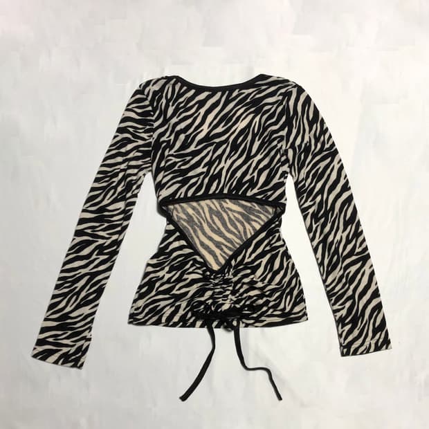 지브라 백 오픈 셔링 탑 블랙 화이트