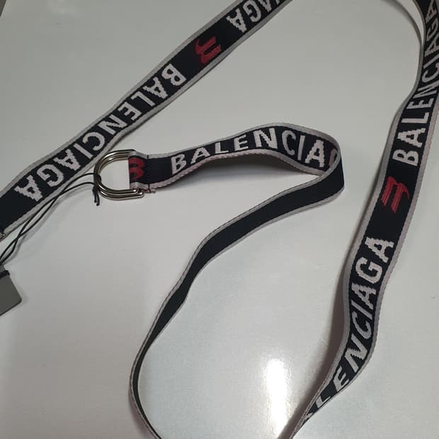 발렌시아가 디링 벨트