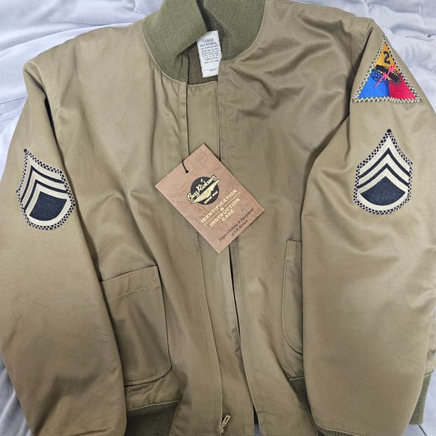 버즈릭슨 탱커자켓 L 사이즈 판매합니다.