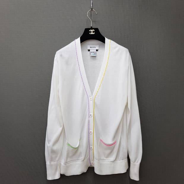 뮤베일 MUVEIL 자수 포인트 V넥 가디건 38사이즈
