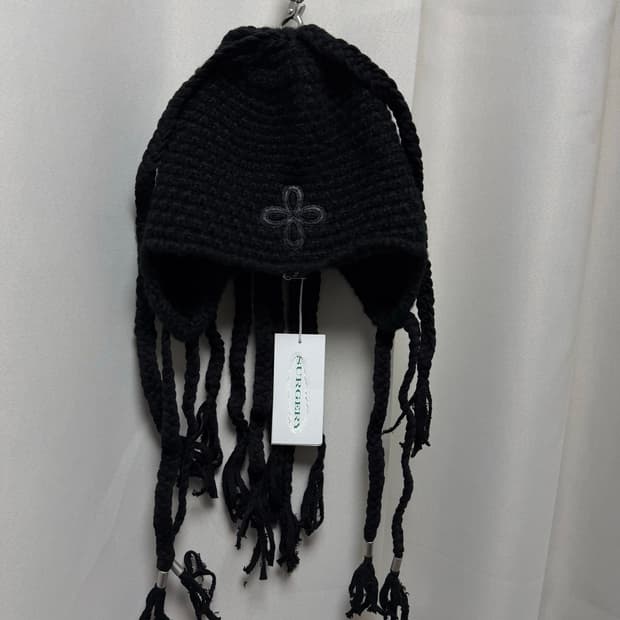 Surgery leather patch braids beanie