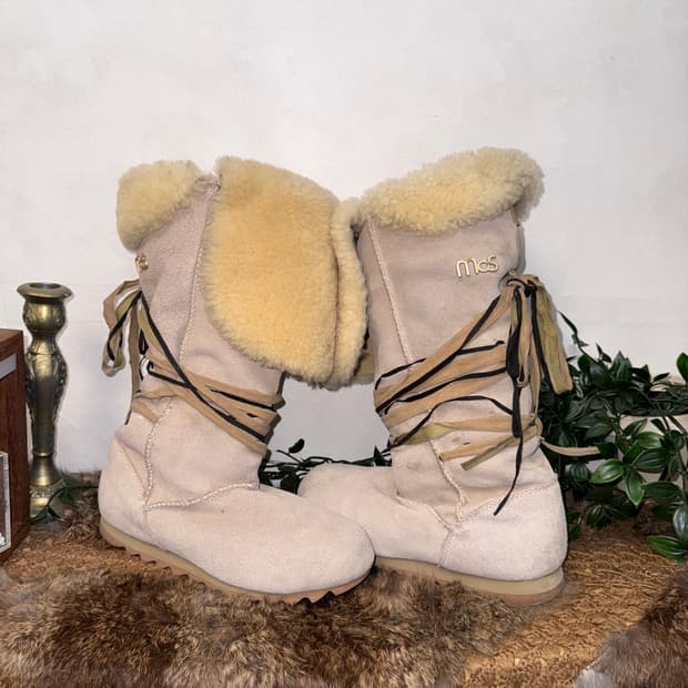 MOS ivory eskimo strap lamb fur boots 