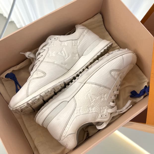 루이비통 토뤼옹 런어웨이 화이트 260