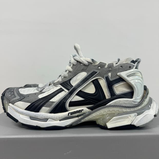 발렌시아가  러너 블랙 그레이 스니커즈 42 사이즈