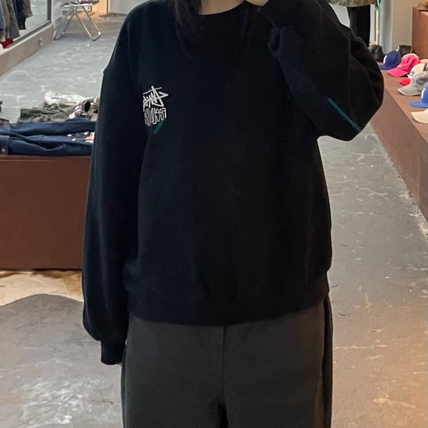 스투시 그래픽 블랙 맨투맨 H2053