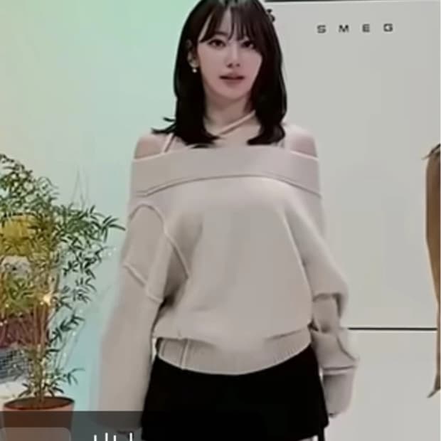 마뗑킴 오프숄더 니트