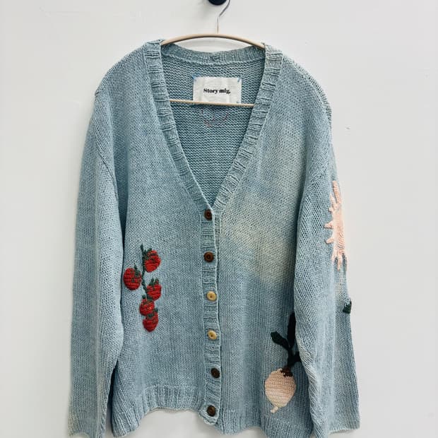 Story mfg. 22ss 핸드 니트 자수 가디건