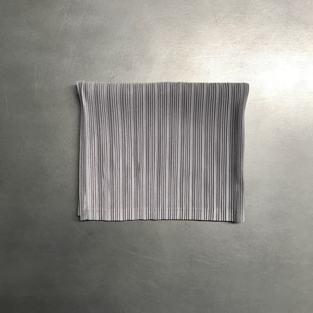 이세이 미야케 플리츠 플리즈 넥워머 그레이