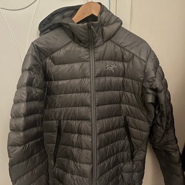 아크테릭스 25FW 세륨 후디 경량패딩