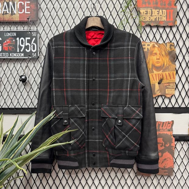 에어조던 울 레더 믹스 스타디움 자켓 체크패턴 투포켓 디테일 블랙 레드