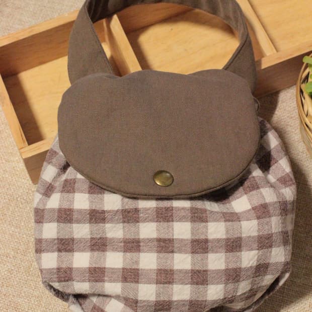 핸드메이드 브라운 손잡이 밴딩 파우치