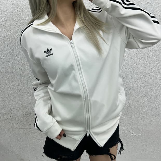 아디다스 블랙라인 화이트 트랙탑