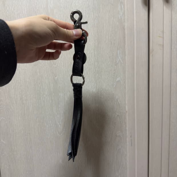 [이우가마카라스X송필드] Studded Western Keyring