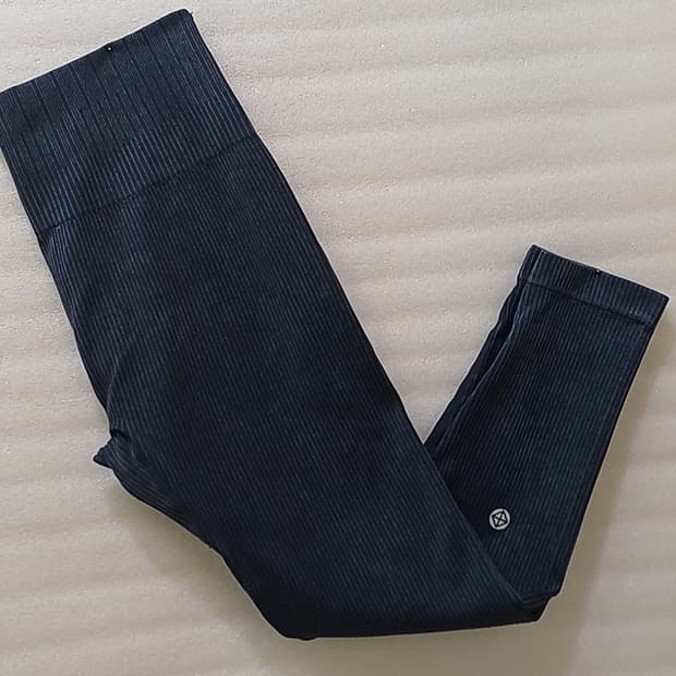 잇존 요가 필라테스 스포츠 골지 레깅스 여성 M L 거의새것 사랑봉봉