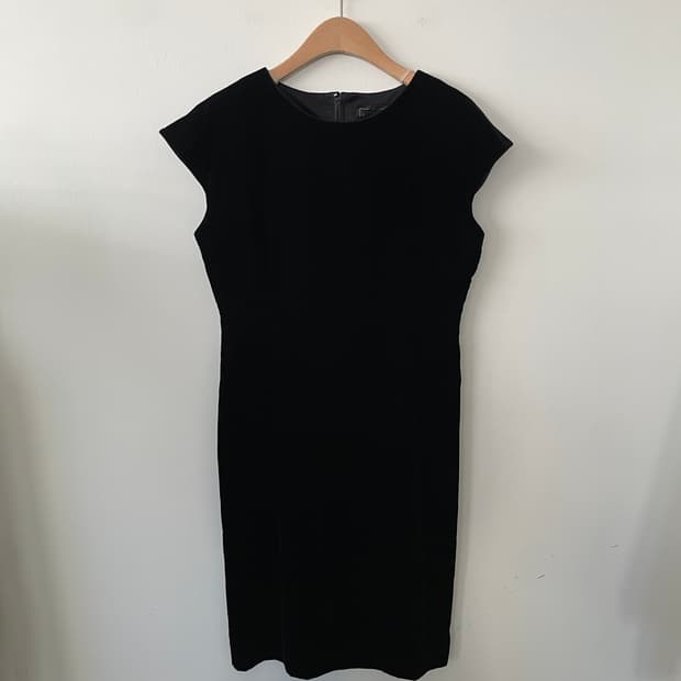 vintage black cap sleeve velvet dress
