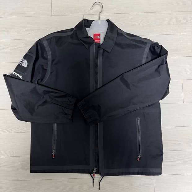 슈프림 노스페이스 21SS 테이프심 코치 자켓 바람막이