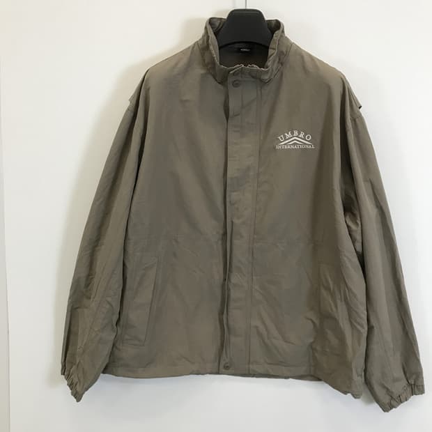 엄브로 UMBRO 리볼트 스탠넥 바람막이 [110]