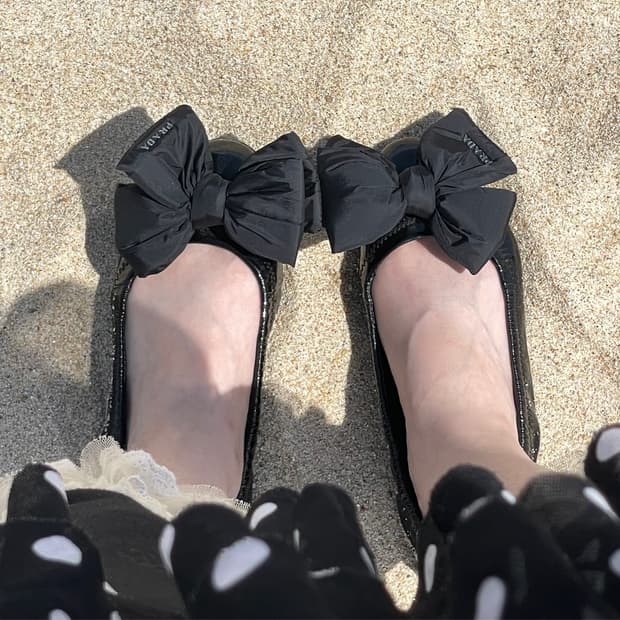 PRADA 프라다 에나멜 포코노 리본 발레리나 플랫 슈즈