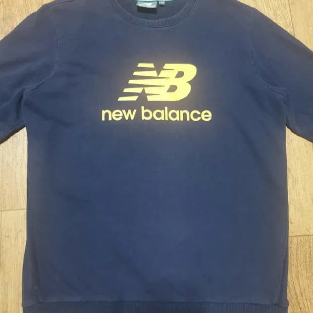 뉴발란스 라운드티 95 사이즈입니다