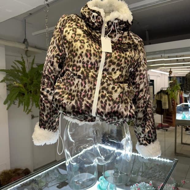 리버서블 호피 레오파드 퍼 화이트 점퍼 새상품 양면 리버시블