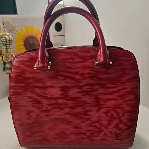 루이비통 에삐 사블롱 레드 핸드백 가격인하