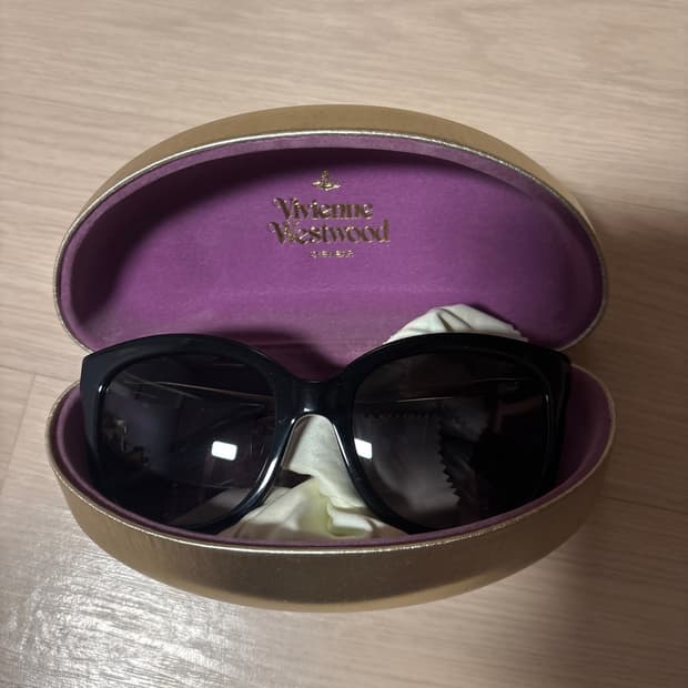 비비안 웨스트 우드 선글라스