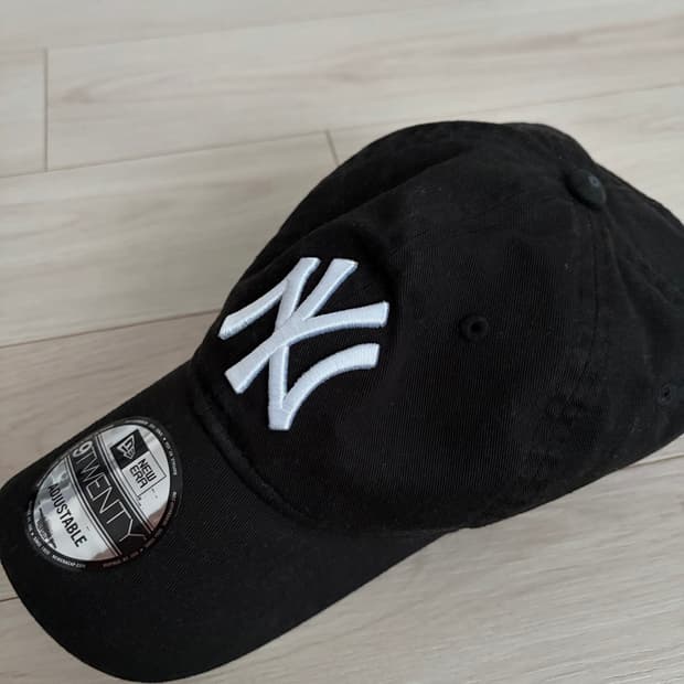 moma 뉴에라 볼캡 블랙