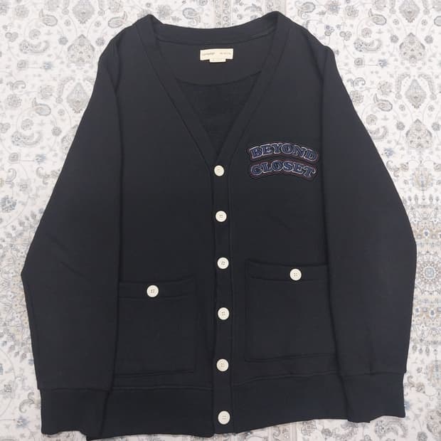 비욘드클로젯 프레피 로고 가디건 (100-103)