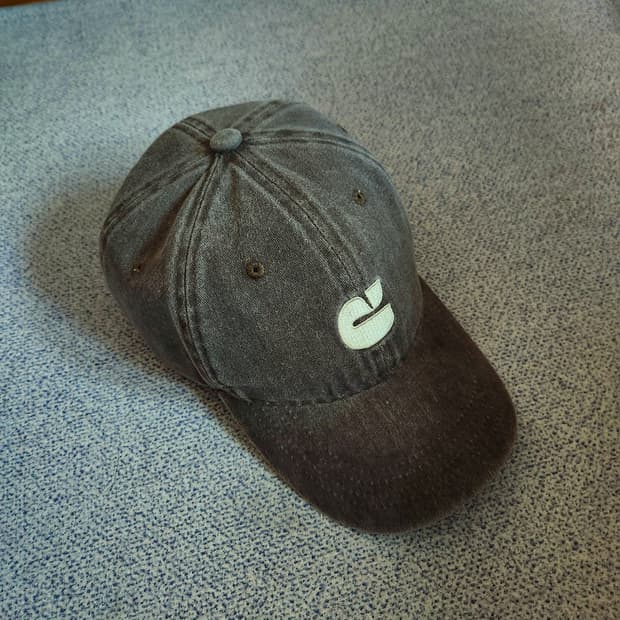 칼린 볼캡 브라운 색상 프리사이즈 팝니다.