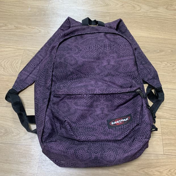Eastpak 이스트팩 뱀피 백팩