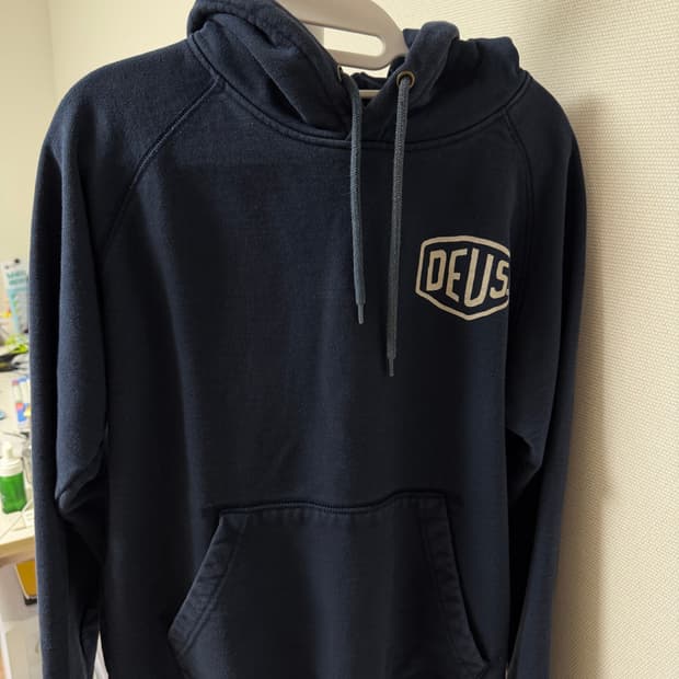 데우스엑스마키나 네이비 후드티 판매