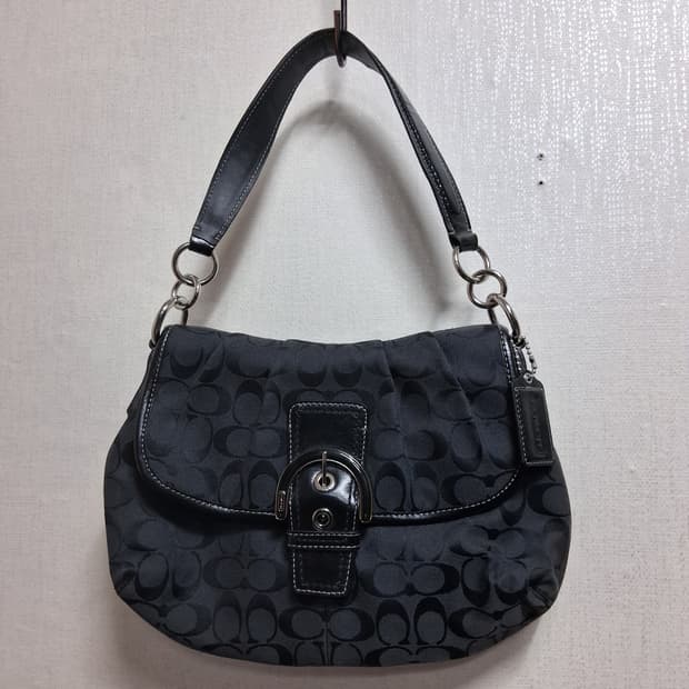 코치숄더백 미사용품 검정CC로고 