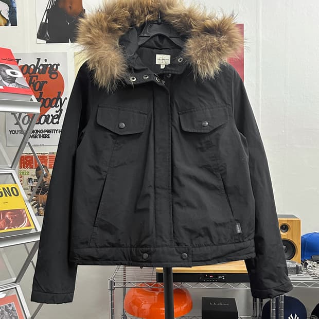 캘빈클라인 퍼 후드 포켓 크롭 패딩 점퍼