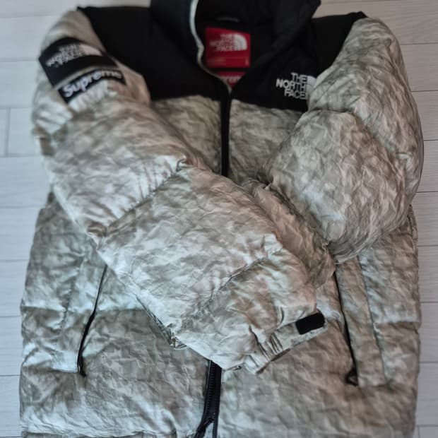 슈프림 노스페이스 페이퍼 눕시L 팝니다