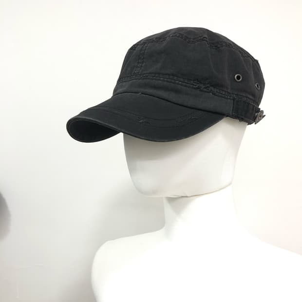 black damage detail ball cap