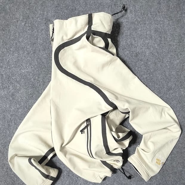 2000’s Mountain hardwear conduit jacket