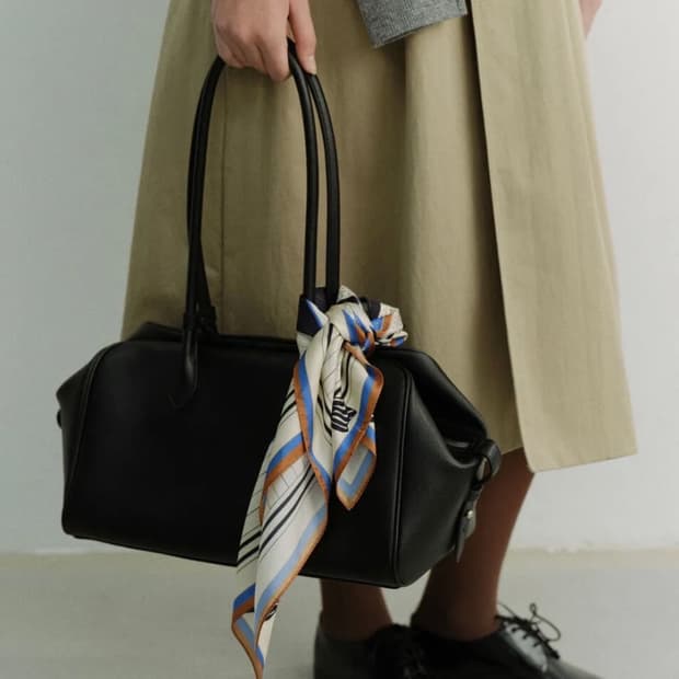 던스트 프레임 숄더백 소가죽 블랙