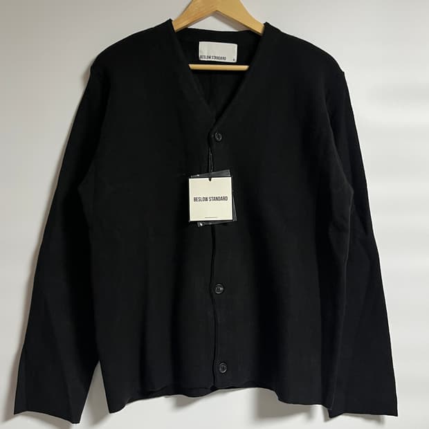 새상품 공용 비슬로우 브이넥 니트 가디건 스웨터 M