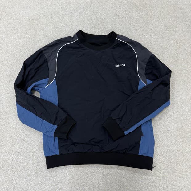 L 미즈노 리버시블 웜업 맨투맨 0127T1