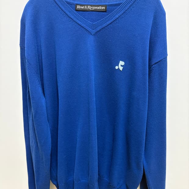 레스크앤레크레이션 브이넥 니트