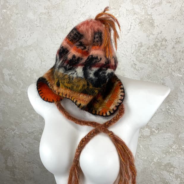 비비안 웨스트우드 프린지 이어 플랩 울 비니