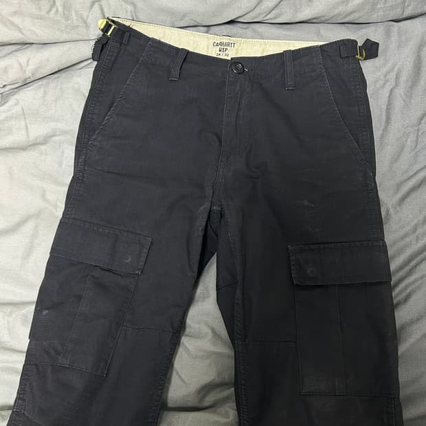칼하트 WIP 블랙 카고팬츠