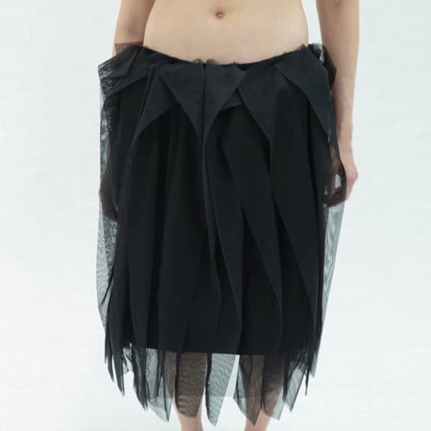 2024 에옹쓰 포그 샤샤 스커트 블랙