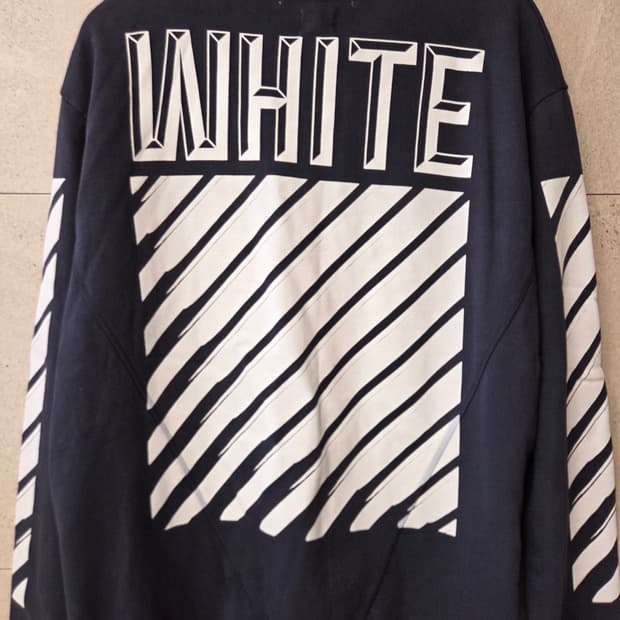 오프화이트 맨투맨 네이비 M 상태 최상