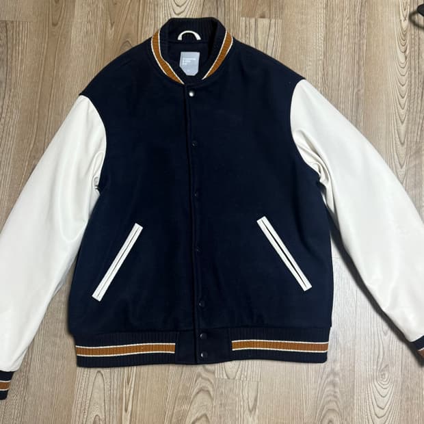 에잇세컨즈 바시티 자켓