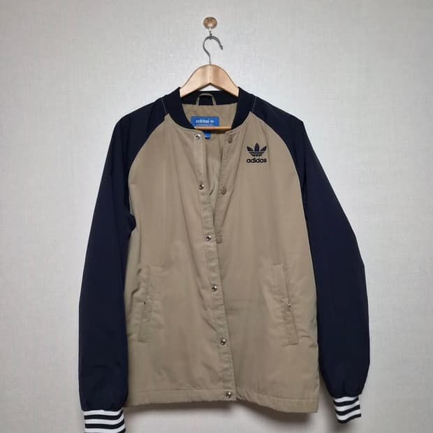 아디다스 엠브로이더드 패딩 자켓 / 스타디움 자켓