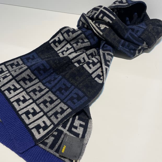 펜디 로고 패턴 목도리 A1429