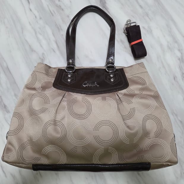 코치 정품 애슐리 닷티드 옵 아트 캐리올 숄더백
