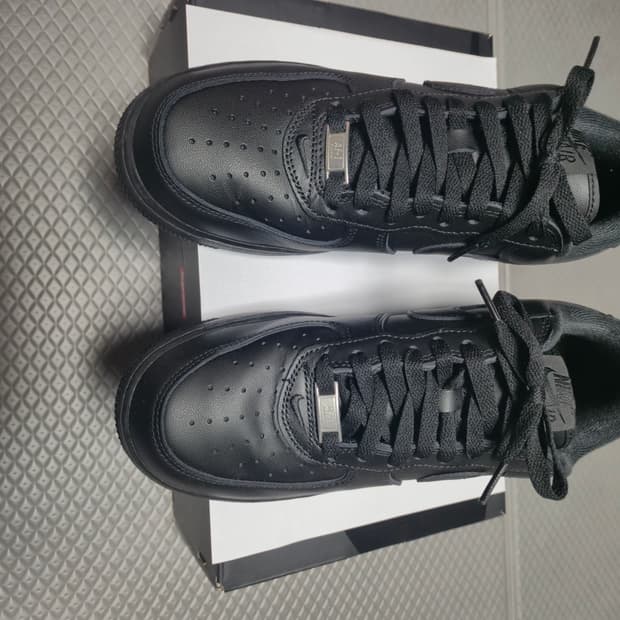 슈프림 나이키 에어포스 블랙 260