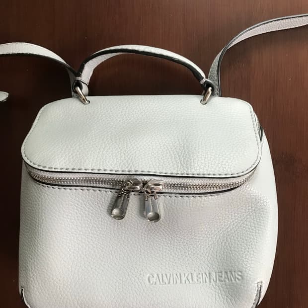 캘빈클라인 라이트 그레이 크로스백